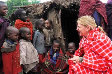A picture of Suzette Munson ministering to
smiling black children in Rwanda.